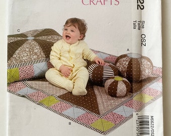 McCalls Craft's M6622 Sewing Pattern - Pinwheel Quilt Mat, Ball Pillows, and Floor Pillow - UNCUT