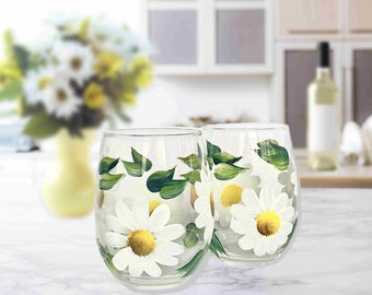 Hand Painted White Daisy Wine Glasses, Mother's Day Gift, For Wine Lovers, From Daughter to Mom, Birthday Gift for Mom Stemless Wine Glass