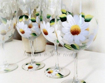 Hand Painted Daisy Flower Wine Glass Set of 4 - White Daisies - Spring Table Decor - Summer Wine Glasses - Gift for Mom for Mother's Day