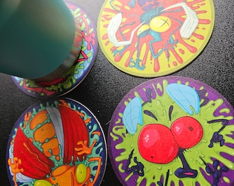 Posavasos con insectos aplastados