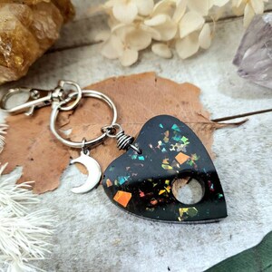 Planchette keychain - witchy gifts -  Resin keychain - witchy travel gifts - Ouija planchette keychain charm - witchy charm Keychain