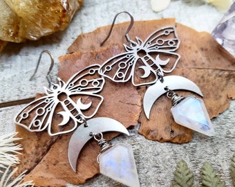 Boucles d’oreilles en pierre de lune - boucles d’oreilles luna moth - bijoux géométriques - boucles d’oreilles célestes en laiton - bijoux en pierre de lune boho - boucles d’oreilles en laiton doré