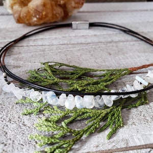 Leather gemstone jewelry - moonstone choker necklace - June birthstone jewelry gifts - moonstone beaded necklace - boho gemstone jewelry