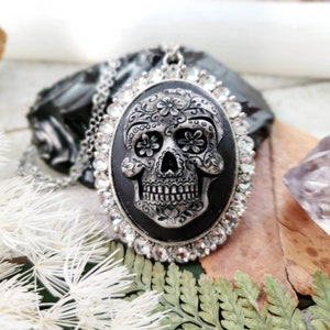 Sugar skull pendant - sugar skull necklace - gothic cameo necklace - dia de los muertos - sugar skull jewelry - gothic sugar skull cameo image 7