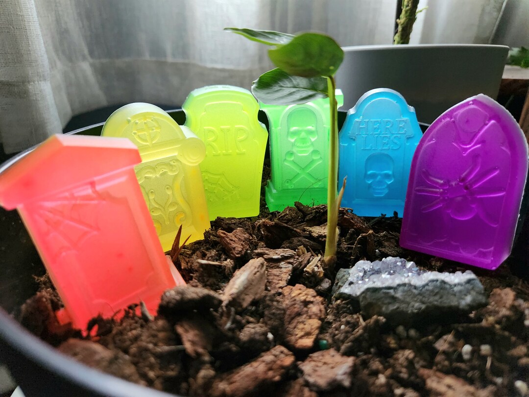 Resin Plant Decor Glowing Graveyard Planter Headstones Resin Garden