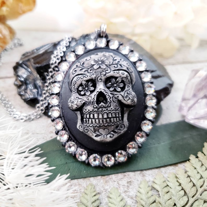 Sugar skull pendant - sugar skull necklace - gothic cameo necklace - dia de los muertos - sugar skull jewelry - gothic sugar skull cameo image 1