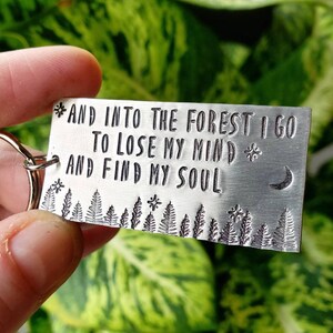Portachiavi Wanderlust - portachiavi regalo da viaggio - e nella foresta vado - regalo da viaggio - portachiavi timbrato - regalo natura - portachiavi regalo escursionista