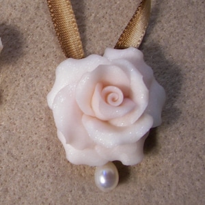rose pendant/chocker