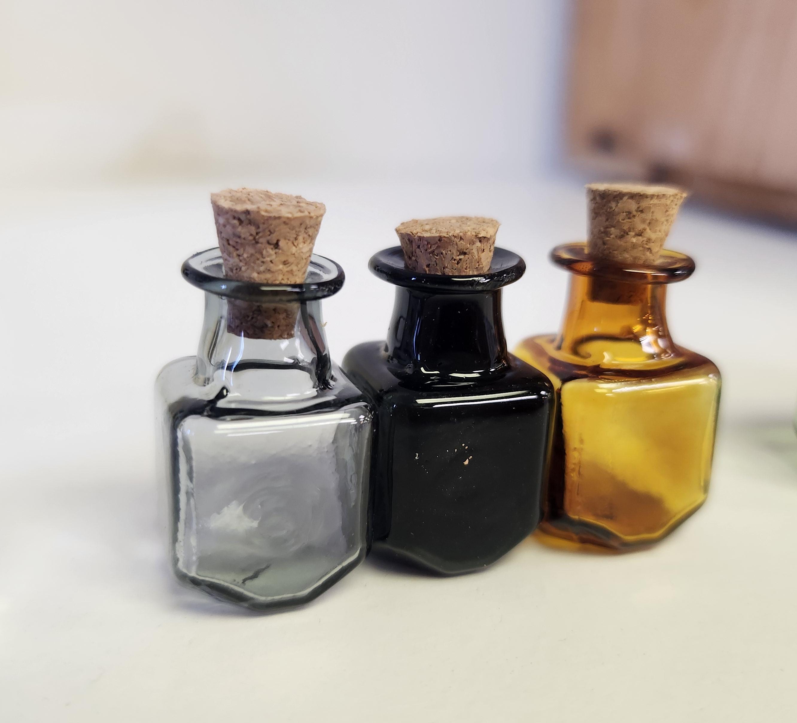 3 Mini Bottigliette In Vetro Per Casa Delle Bambole &ndash; Barattoli Con Tappo In Sughero