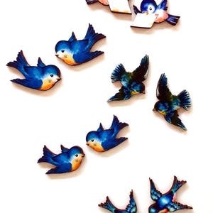 10 kleinere vintage sialia- vogels en houtsnijwerk
