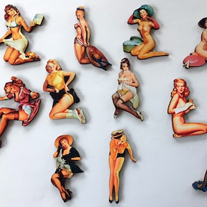Set grande di ragazze pin-up: fustelle in legno in stile vintage.