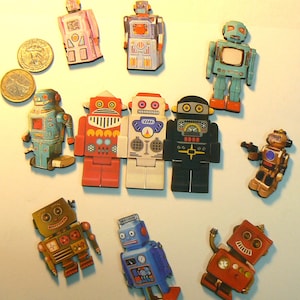 9 robots vintage en bois découpés