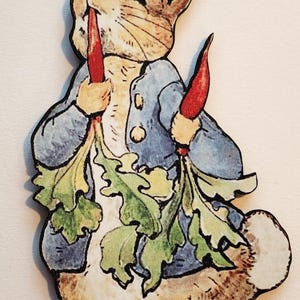 Aquarelle inspirée du lapin Peter, imprimée avec des carottes, brillant -Bois -MDF- Choisissez une taille image 1