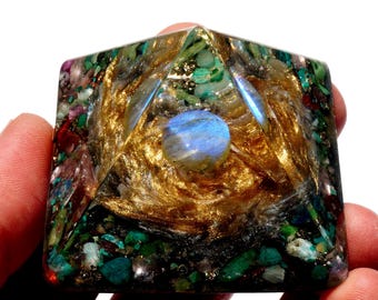 COLLECTIVE INSIGHT - Orgonit Galaxie Pyramide - Harz Skulptur - Orgon Spirituelles Material - Visionäre Kunst - Sensorisches Spielzeug - Emf - 3D Malerei