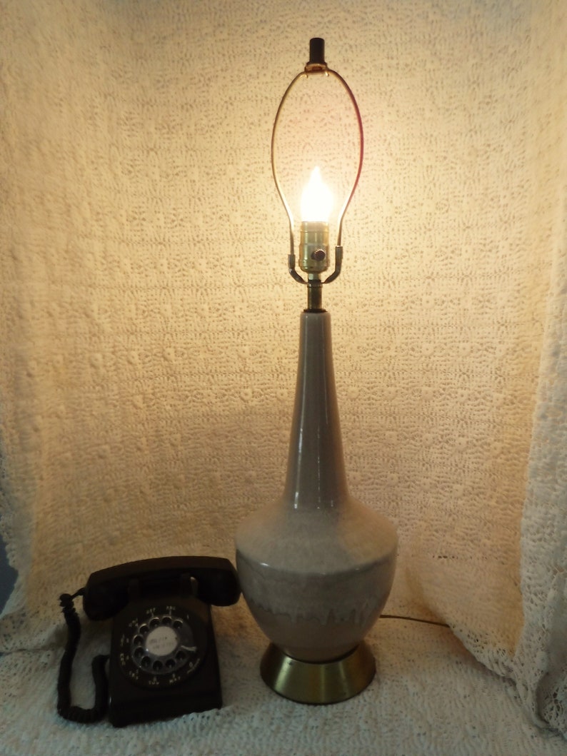 Vintage Royal Haeger Drip Glaze table lamp in Blush Beige Shade not included