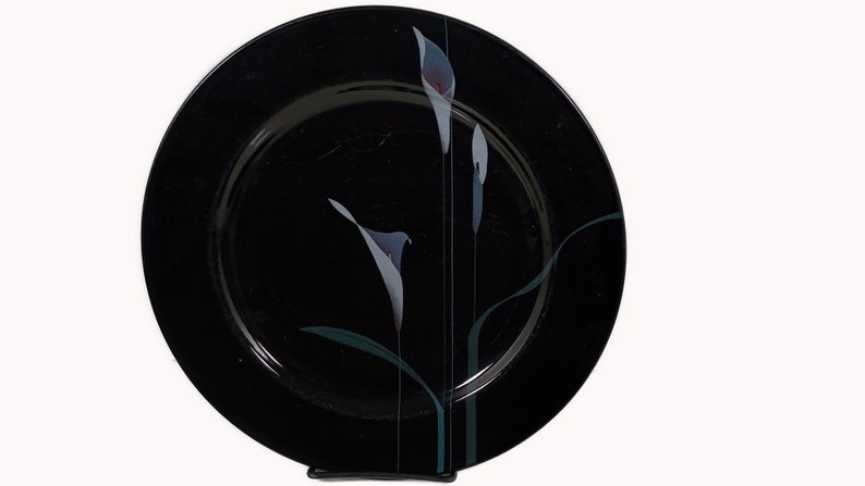 One Mikasa Galleria Opus Black five piece place setting. Mystical Calla Lilys on black dinner plate.