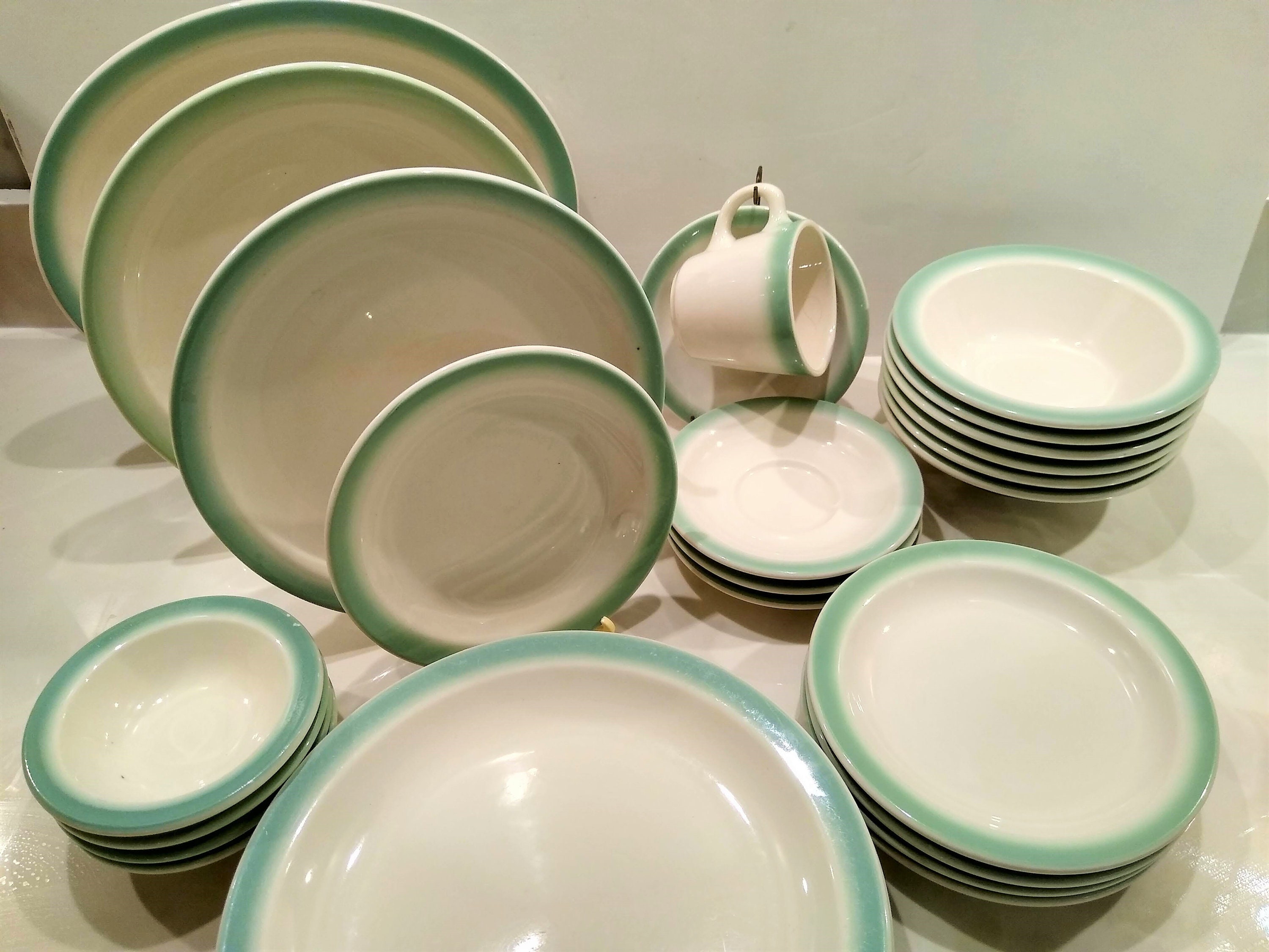 Restaurant Serveware: Dinnerware, Décor, & Accessories