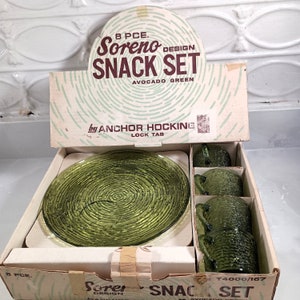 Mid Century Anchor Hocking Avocado Soreno Design Snack Luncheon Set in Original Display box. Textured Avocado green bark pressed glass luncheon snack plates and small 5 ounce tea or coffee cups.