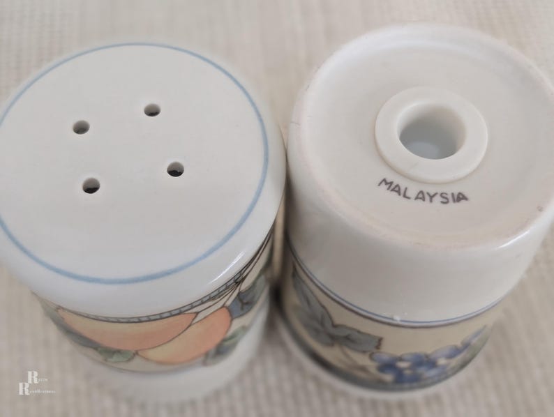 Mikasa Garden Harvest CAC29 stoneware Salt and Pepper shakers with fruit and leaf border on cream glaze.