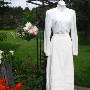 Antique Ladies Fashion.  Muslin Ladies Petticoat Underskirt adjustable size, Blouse not included