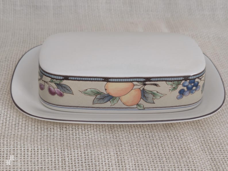 Mikasa Garden Harvest CAC29 stoneware Covered Butter with fruit and leaf border on cream glaze.