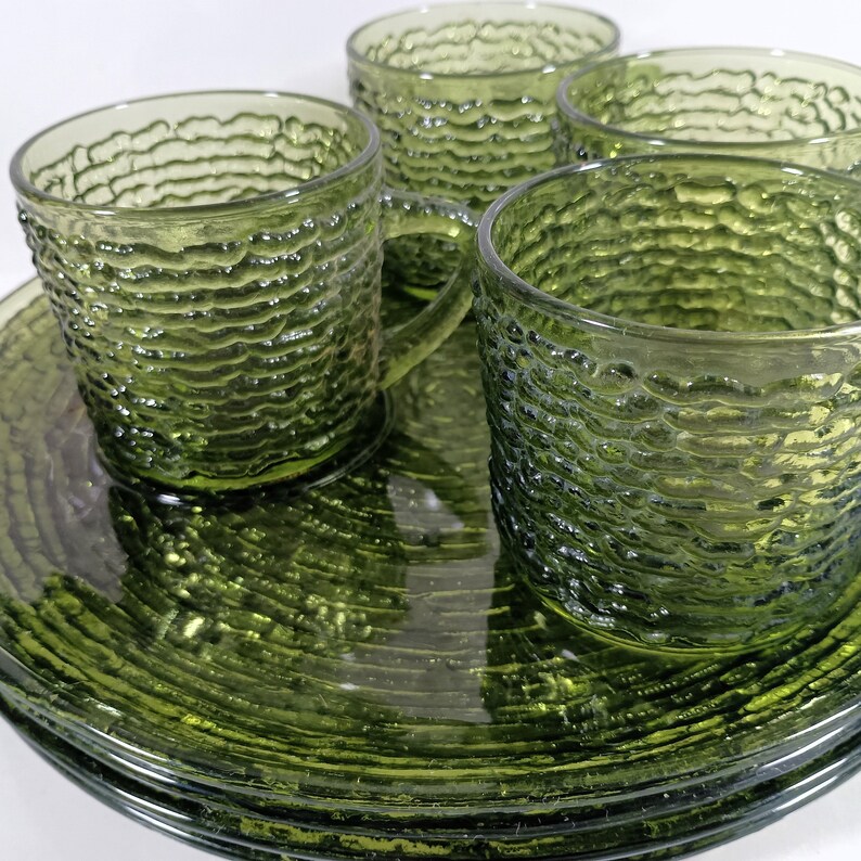 Mid Century Anchor Hocking Avocado Soreno Design Snack Luncheon Set in Original Display box. Textured Avocado green bark pressed glass luncheon snack plates and small 5 ounce tea or coffee cups.