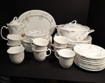 Royal Albert Halcyon Horizon Bone China, Peach Blue Floral 1980s Dinnerware Sets & Serving Pieces