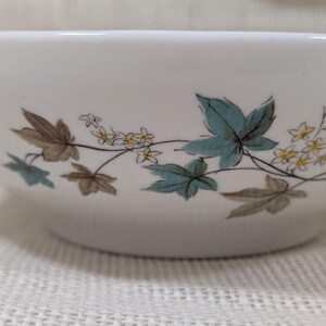 Mid‑century Syracuse China Woodbine serving bowl with the aqua and brown floral motif on a bright white glaze.