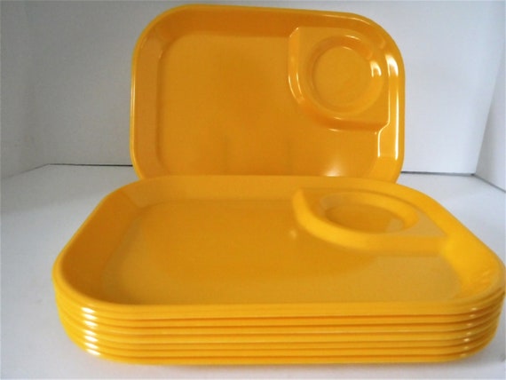 Rubbermaid 6 and 8 Qt. Yellow Round Polyethylene Food Storage Container Lid