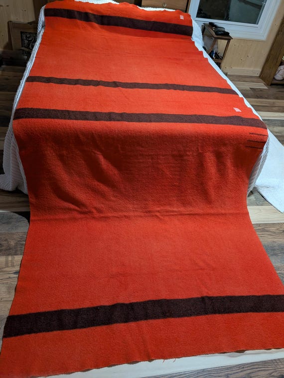 Hudson Bay Point Trapper Blanket, Red Double Uncut Extra Long