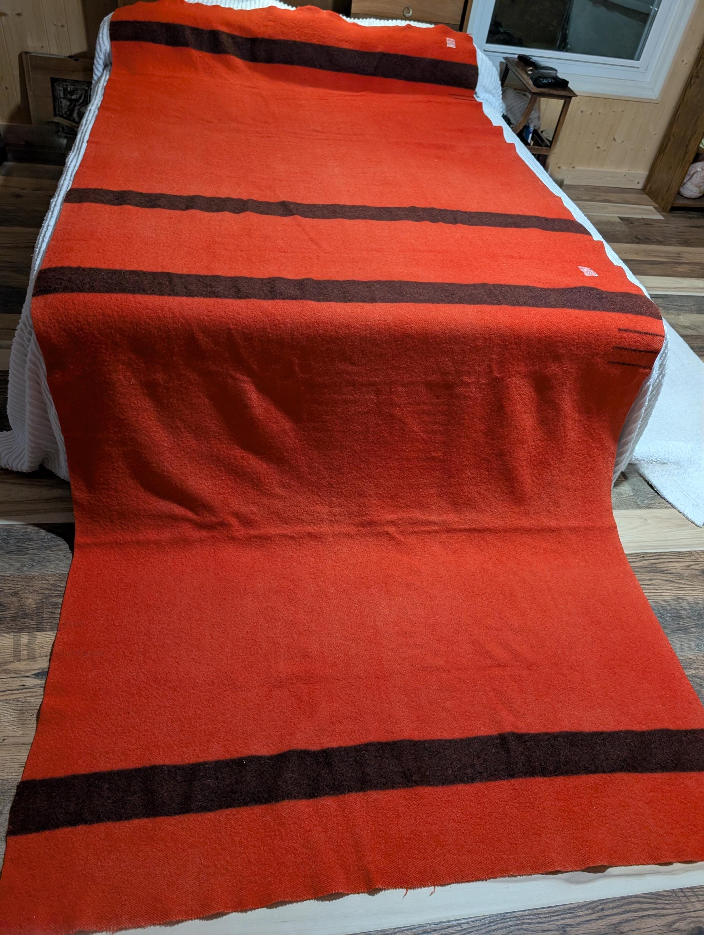 Hudson Bay Point Trapper Blanket, Red Double Uncut Extra Long