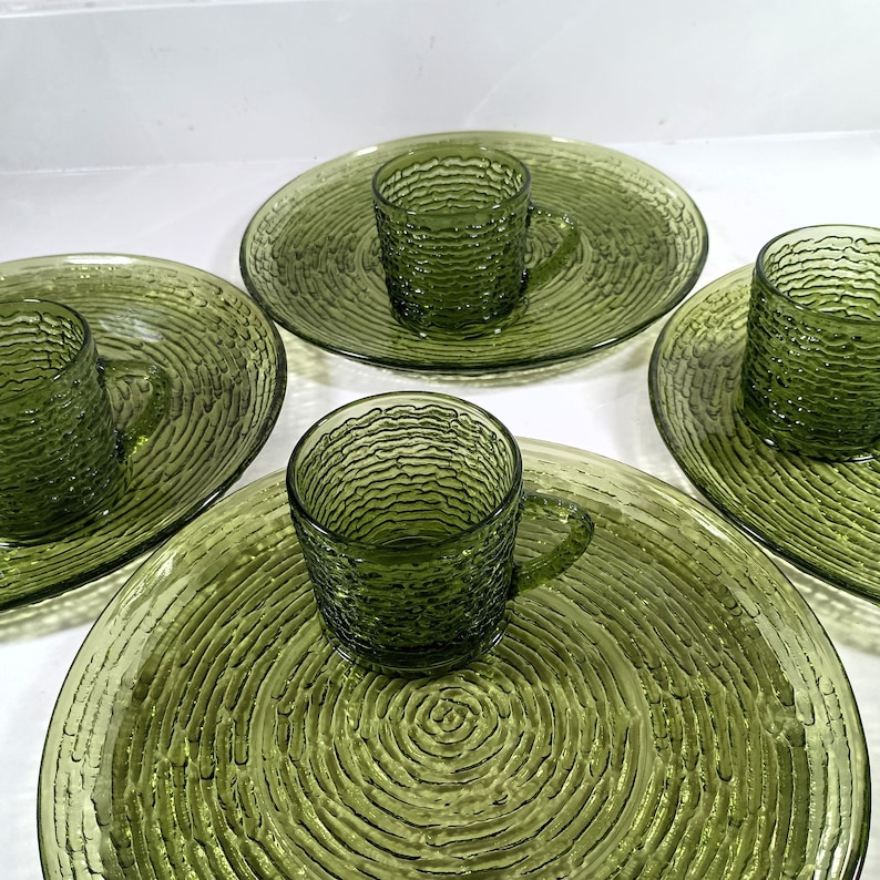 Mid Century Anchor Hocking Avocado Soreno Design Snack Luncheon Set in Original Display box. Textured Avocado green bark pressed glass luncheon snack plates and small 5 ounce tea or coffee cups.