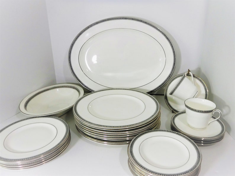 Royal Doulton Ravenswood Dinnerware 32 Piece Set Elegant Fine Etsy