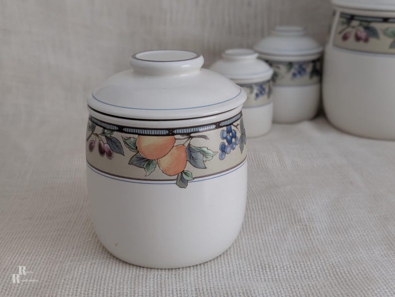 Mikasa Garden Harvest CAC29 stoneware Medium canister with fruit and leaf border on cream glaze.