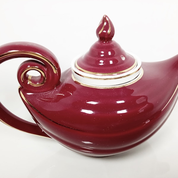 Vintage Hall Aladdin  6 cup Teapot  Maroon With Gold Trim  includes the white ceramic tea Infuser. Amazing condition.