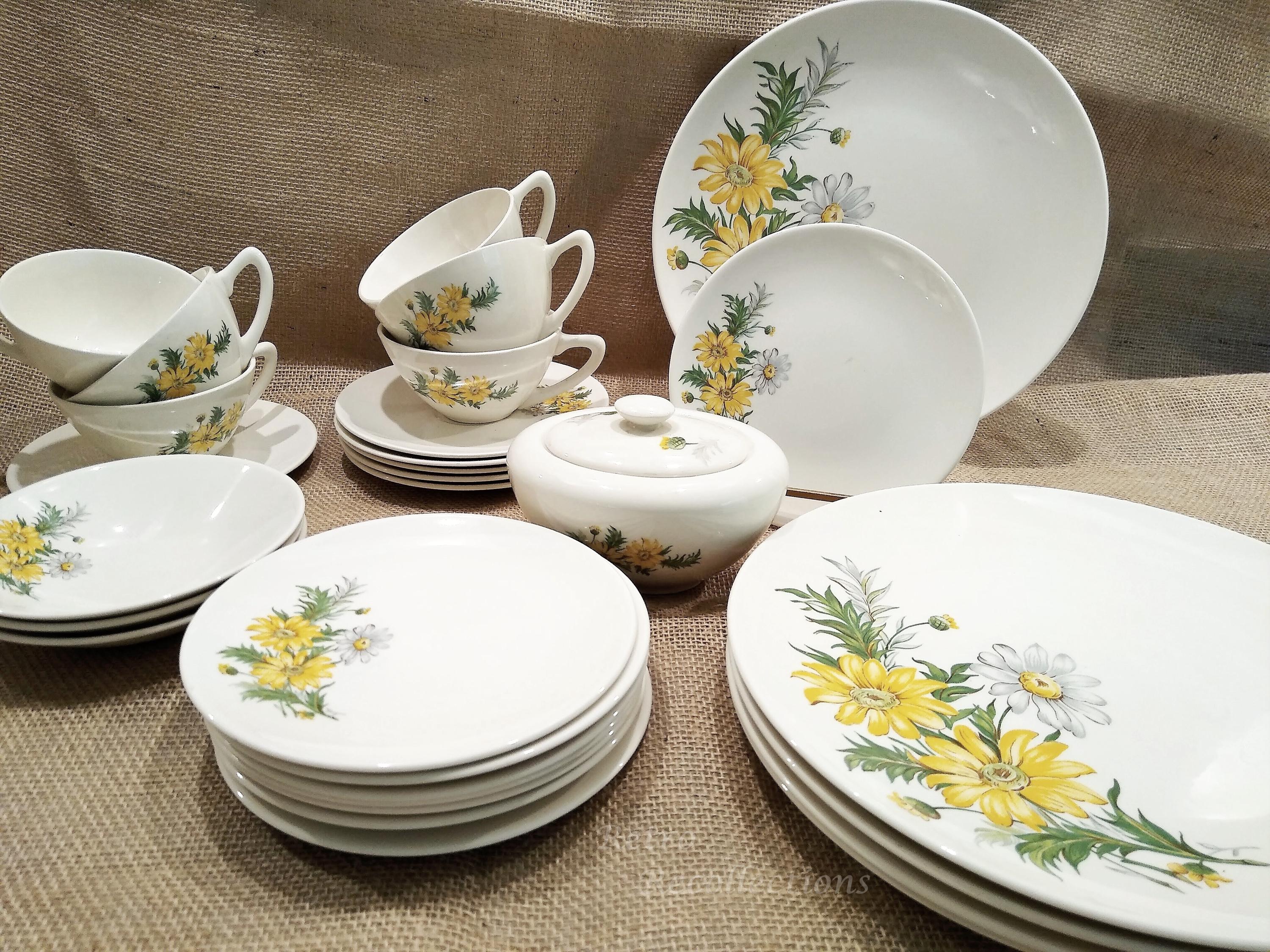 イエローとホワイトの食器セット【アンティーク】 Edwin Knowles X4011 Oxeye Daisies, Sets of 2 Plates Cups Saucers