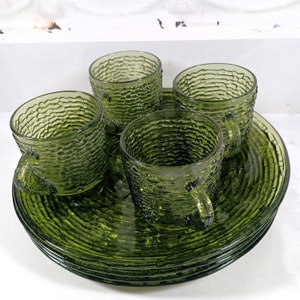 Mid Century Anchor Hocking Avocado Soreno Design Snack Luncheon Set in Original Display box. Textured Avocado green bark pressed glass luncheon snack plates and small 5 ounce tea or coffee cups.