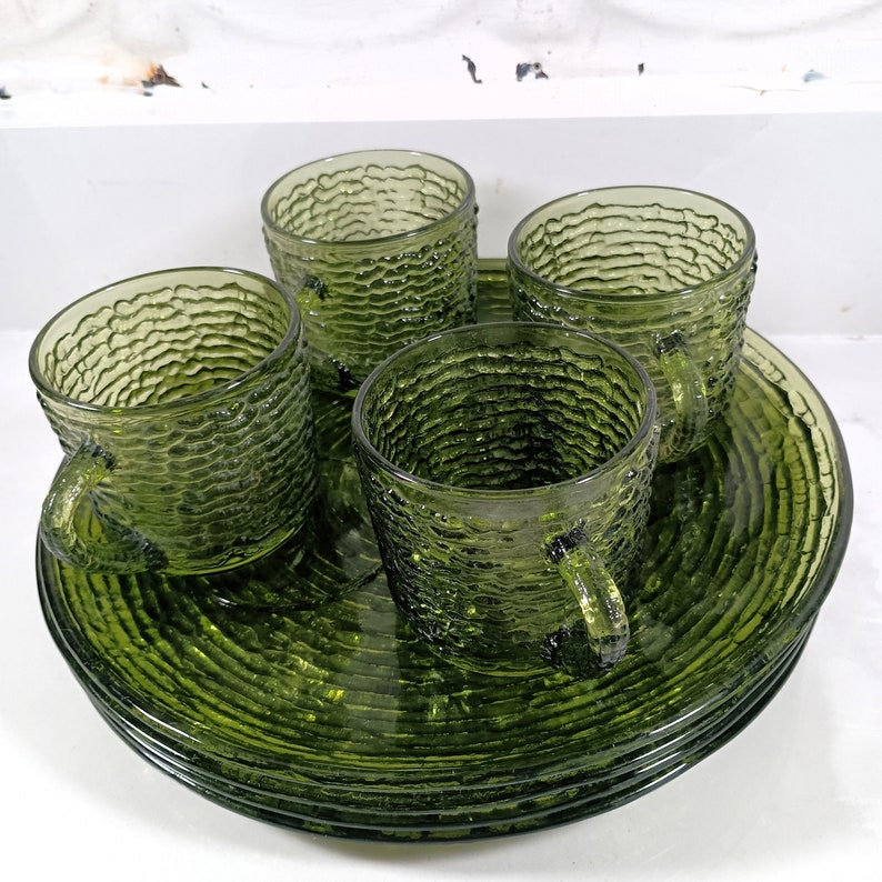 Mid Century Anchor Hocking Avocado Soreno Design Snack Luncheon Set in Original Display box. Textured Avocado green bark pressed glass luncheon snack plates and small 5 ounce tea or coffee cups.
