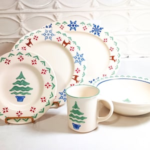 Christmas Party Dinnerware Sets Serves 16 Guests - Disposable