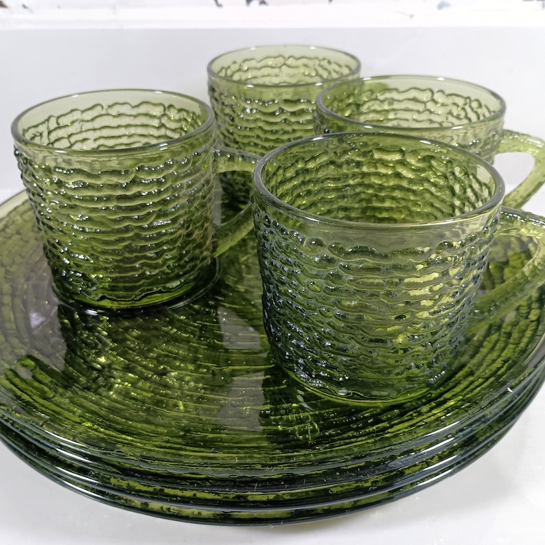 Mid Century Anchor Hocking Avocado Soreno Design Snack Luncheon Set in Original Display box. Textured Avocado green bark pressed glass luncheon snack plates and small 5 ounce tea or coffee cups.