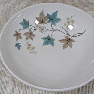 Mid‑century Syracuse China Woodbine serving bowl with the aqua and brown floral motif on a bright white glaze.