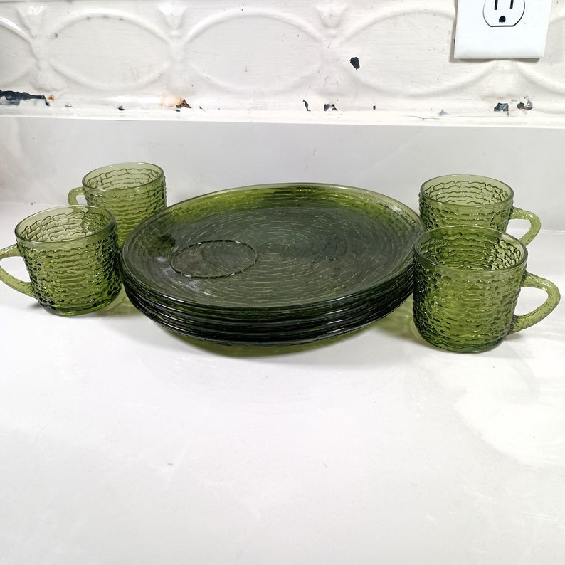 Mid Century Anchor Hocking Avocado Soreno Design Snack Luncheon Set in Original Display box. Textured Avocado green bark pressed glass luncheon snack plates and small 5 ounce tea or coffee cups.
