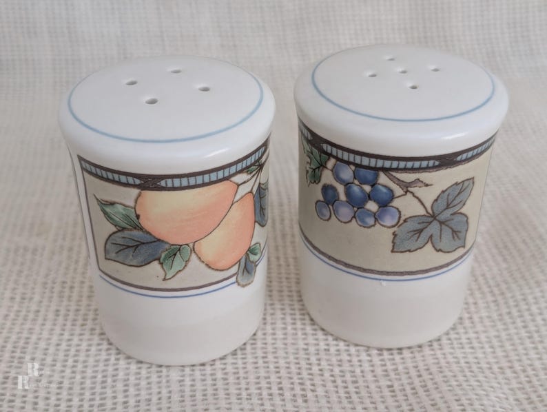 Mikasa Garden Harvest CAC29 stoneware Salt and Pepper shakers with fruit and leaf border on cream glaze.