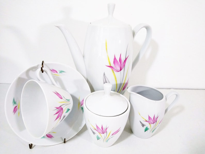 Mid Century Winterling Marktleuthen Bavaria WIG1514 Stylized Pink Arrowroot Flowers, green and gray leaves, yellow and gray grass dinnerware set. 37 piece dinnerware set