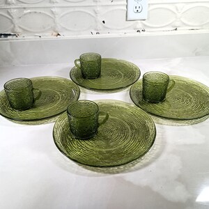 Mid Century Anchor Hocking Avocado Soreno Design Snack Luncheon Set in Original Display box. Textured Avocado green bark pressed glass luncheon snack plates and small 5 ounce tea or coffee cups.