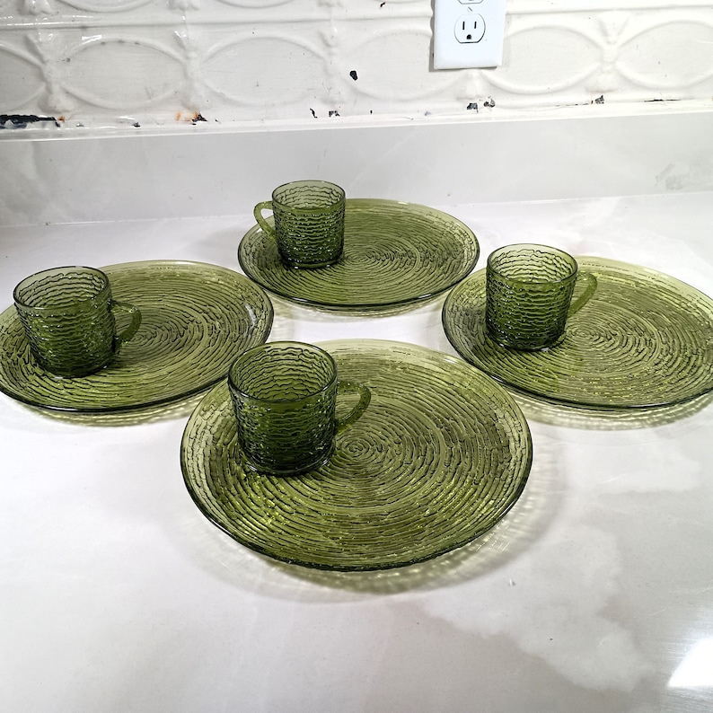 Mid Century Anchor Hocking Avocado Soreno Design Snack Luncheon Set in Original Display box. Textured Avocado green bark pressed glass luncheon snack plates and small 5 ounce tea or coffee cups.