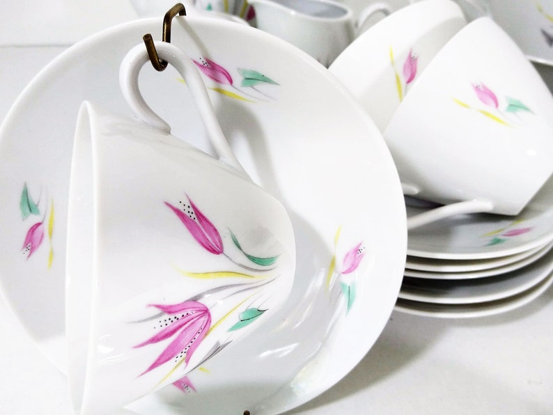 Mid Century Winterling Marktleuthen Bavaria WIG1514 Stylized Pink Arrowroot Flowers, green and gray leaves, yellow and gray grass dinnerware set. 37 piece dinnerware set