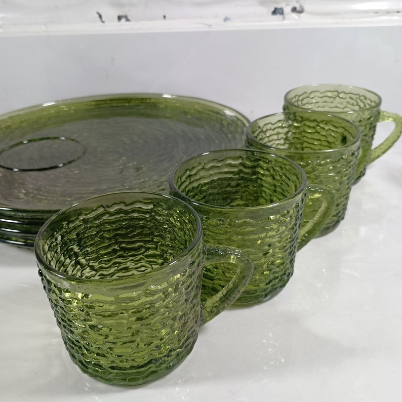 Mid Century Anchor Hocking Avocado Soreno Design Snack Luncheon Set in Original Display box. Textured Avocado green bark pressed glass luncheon snack plates and small 5 ounce tea or coffee cups.