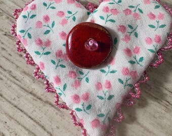 Sweet floral pin brooch heart