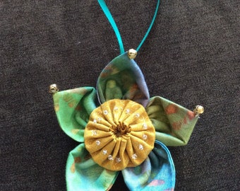 Golden green flower ornament